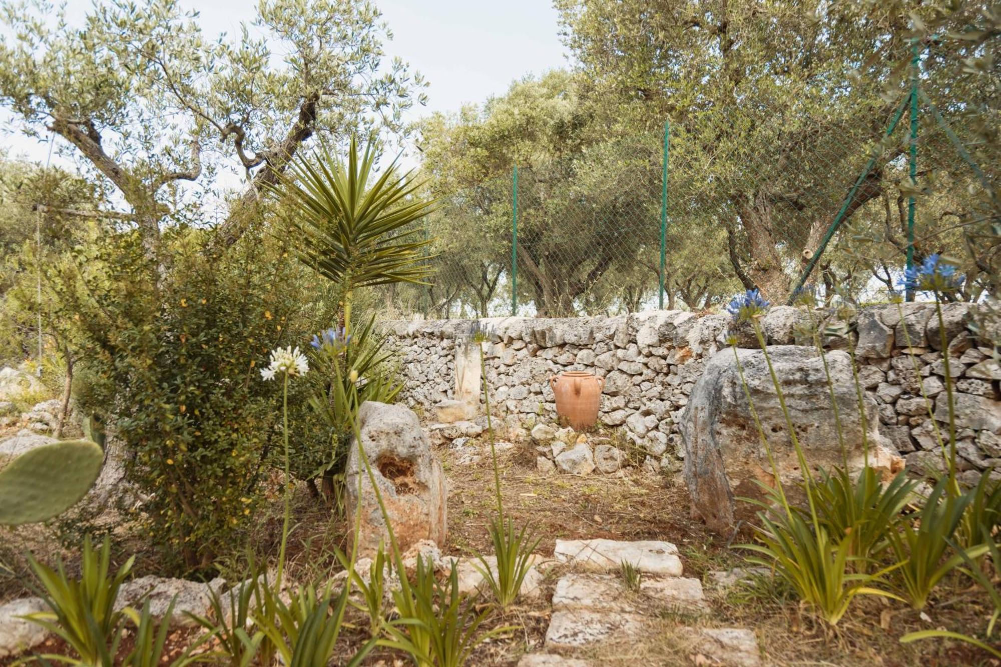Trulli Santa Maria Odegitria Relais Guest House Ostuni Exterior photo